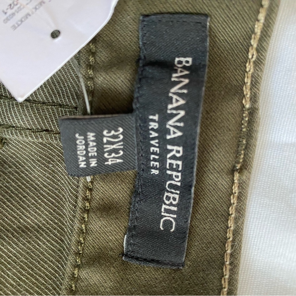 Banana Republic Travelers. New with tags